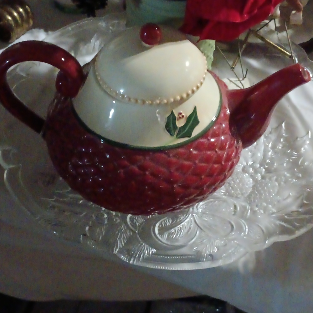 Christmas tea pot
